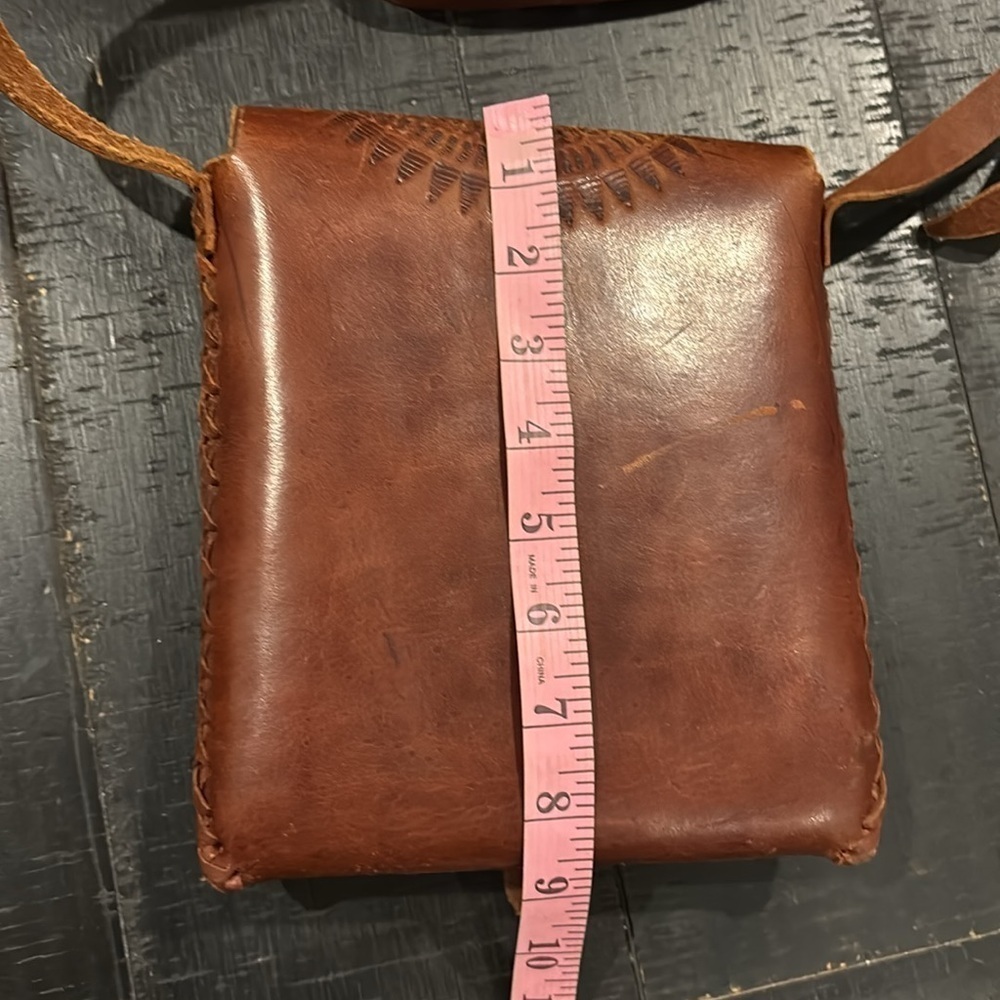Artisan Brown Leather Tooled Pattern Boho Western Crossbody Adjustable Bag Purse - Picture 6 of 12